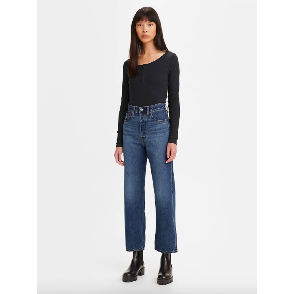 Levi’s High Rise Ribcage Straight Denim in Dark Wash